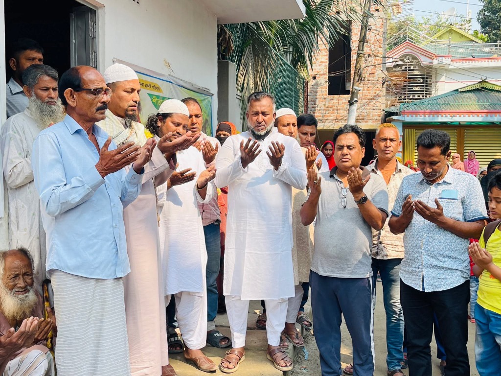 Feeding orphan children in Sirajganj